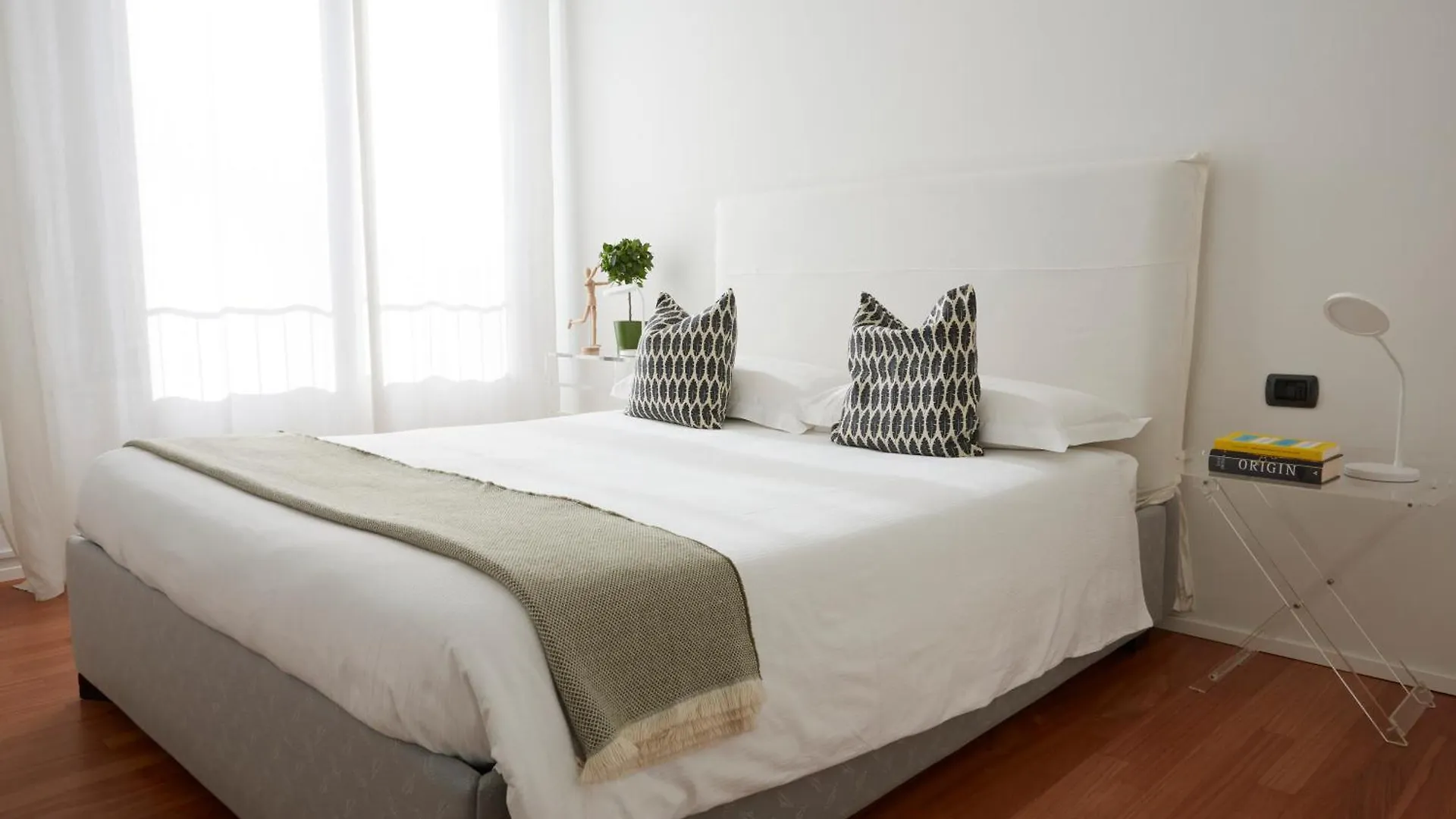 Brera - Apartment contacts